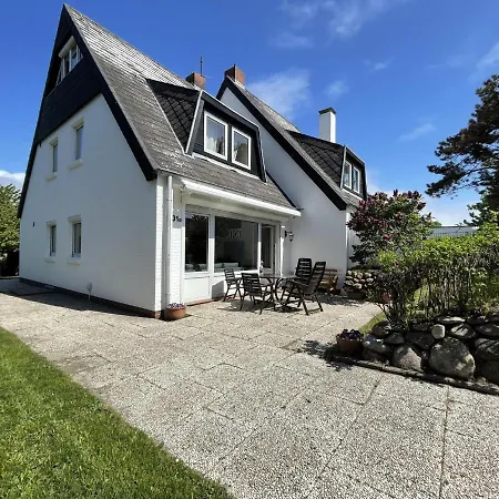 In Mit Grossem Garten Und 2 Badezimmer