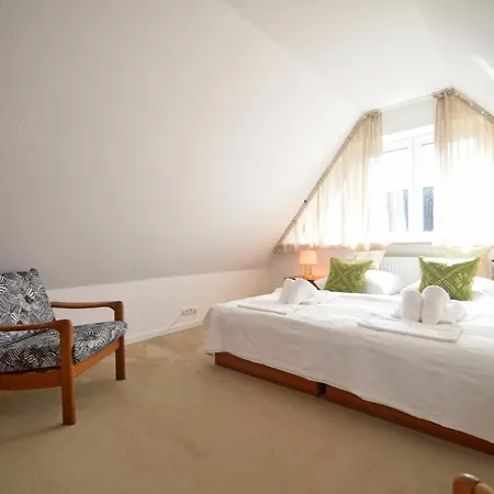 In Mit Grossem Garten Und 2 Badezimmer * Westerland