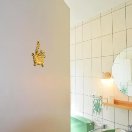 In Mit Grossem Garten Und 2 Badezimmer *