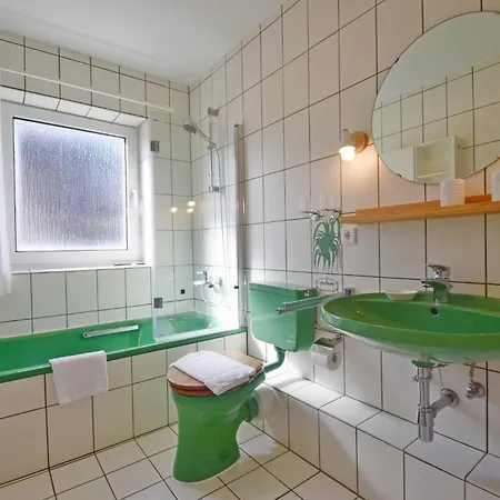 In Mit Grossem Garten Und 2 Badezimmer * Westerland