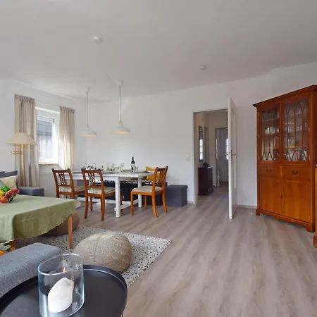 In Mit Grossem Garten Und 2 Badezimmer *